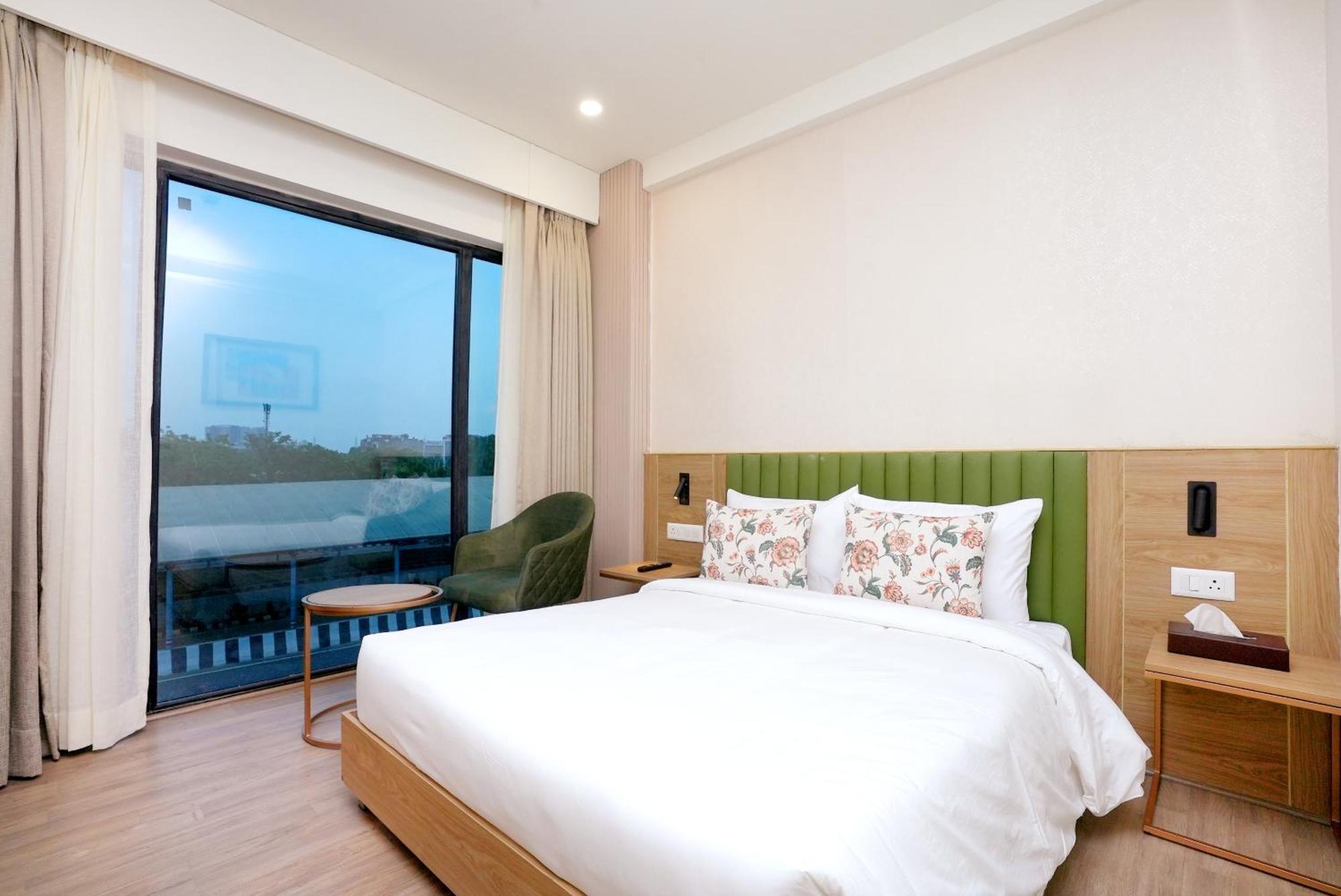 Hotel Limon & Banquet Sector 29, 古尔冈 外观 照片