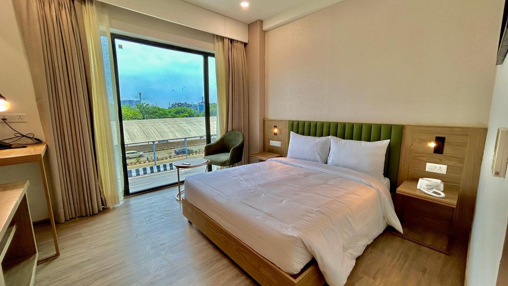 Hotel Limon & Banquet Sector 29, 古尔冈 外观 照片