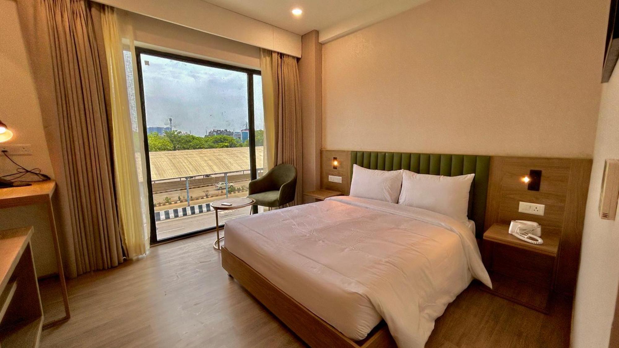 Hotel Limon & Banquet Sector 29, 古尔冈 外观 照片