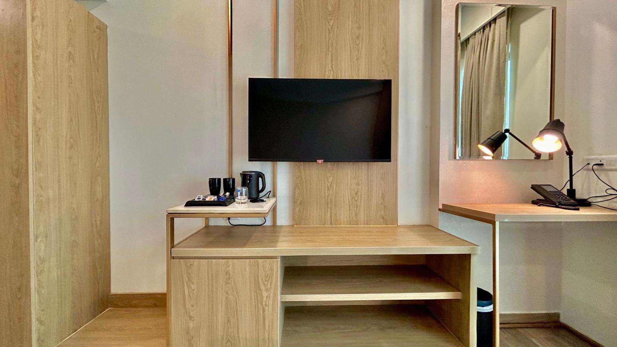Hotel Limon & Banquet Sector 29, 古尔冈 外观 照片