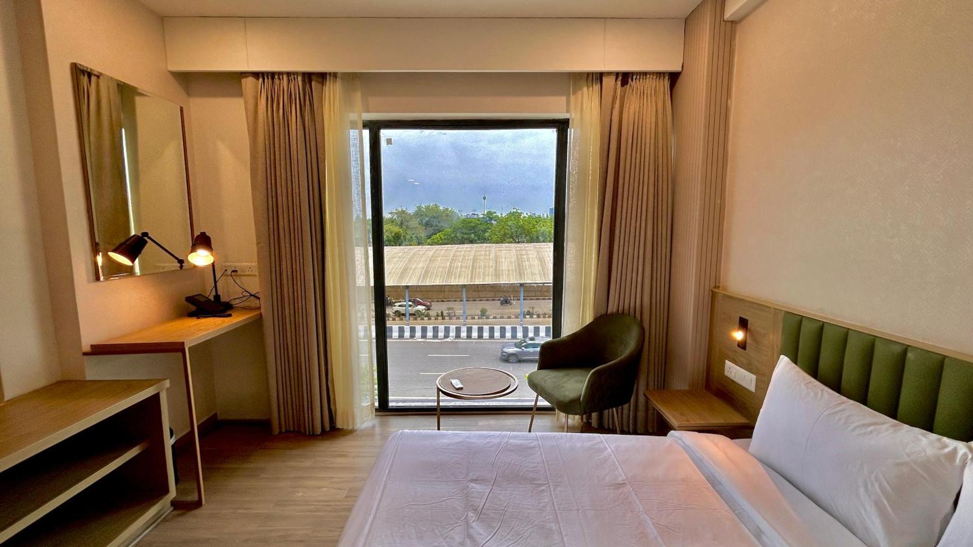 Hotel Limon & Banquet Sector 29, 古尔冈 外观 照片